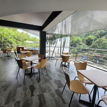 Hotel Med 33 메딜린 외부 사진