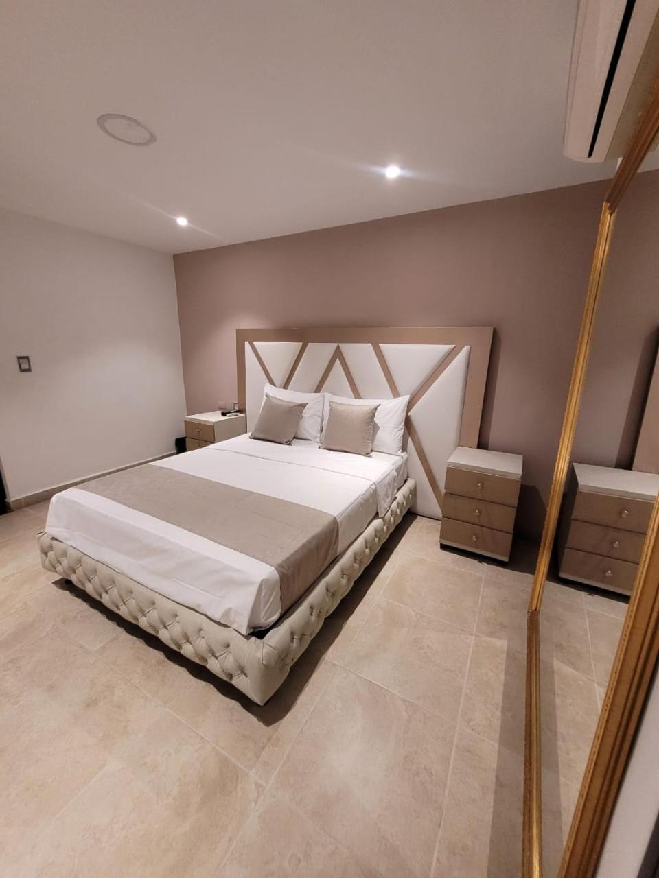 Hotel Med 33 메딜린 외부 사진