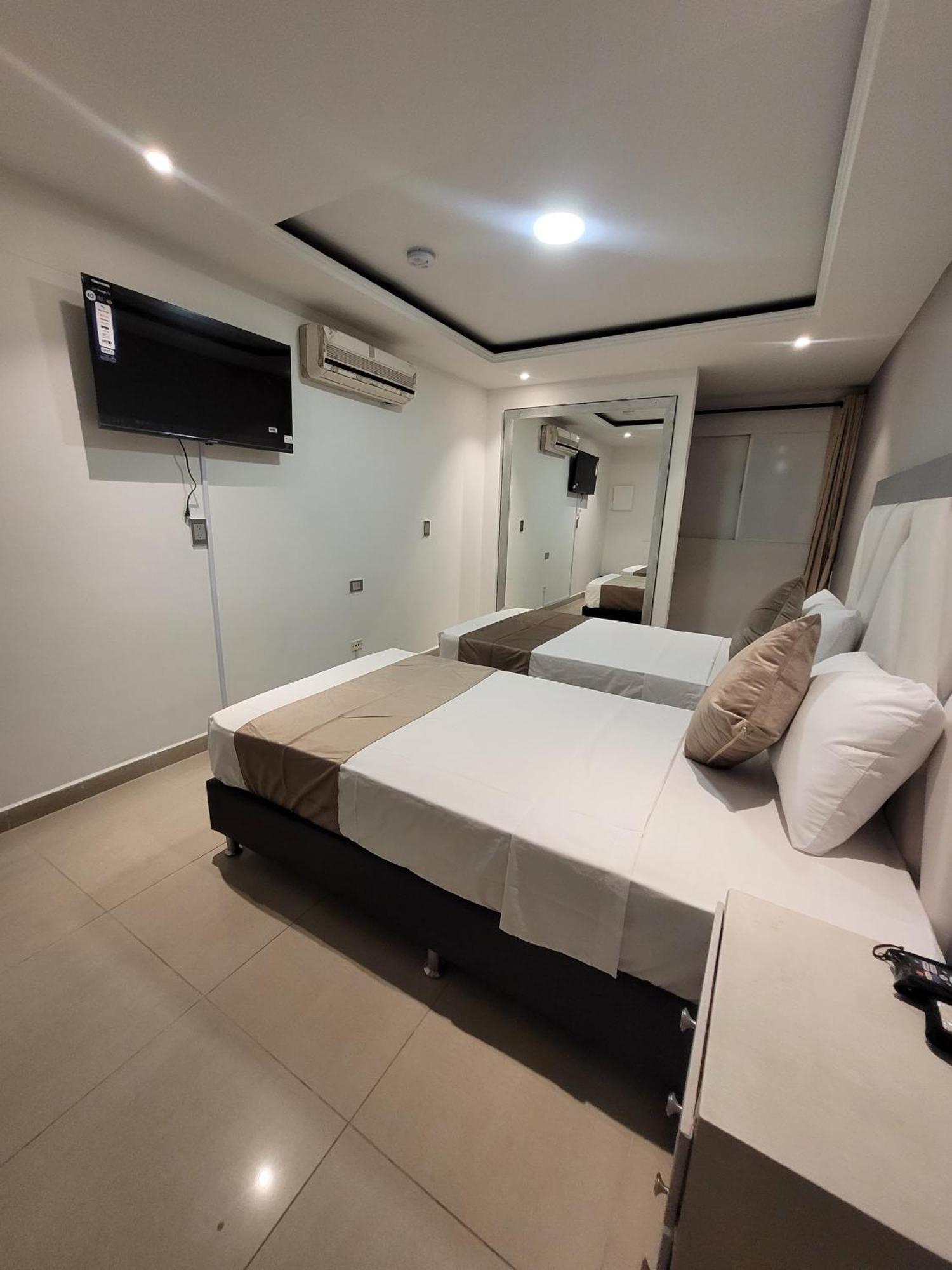 Hotel Med 33 메딜린 외부 사진