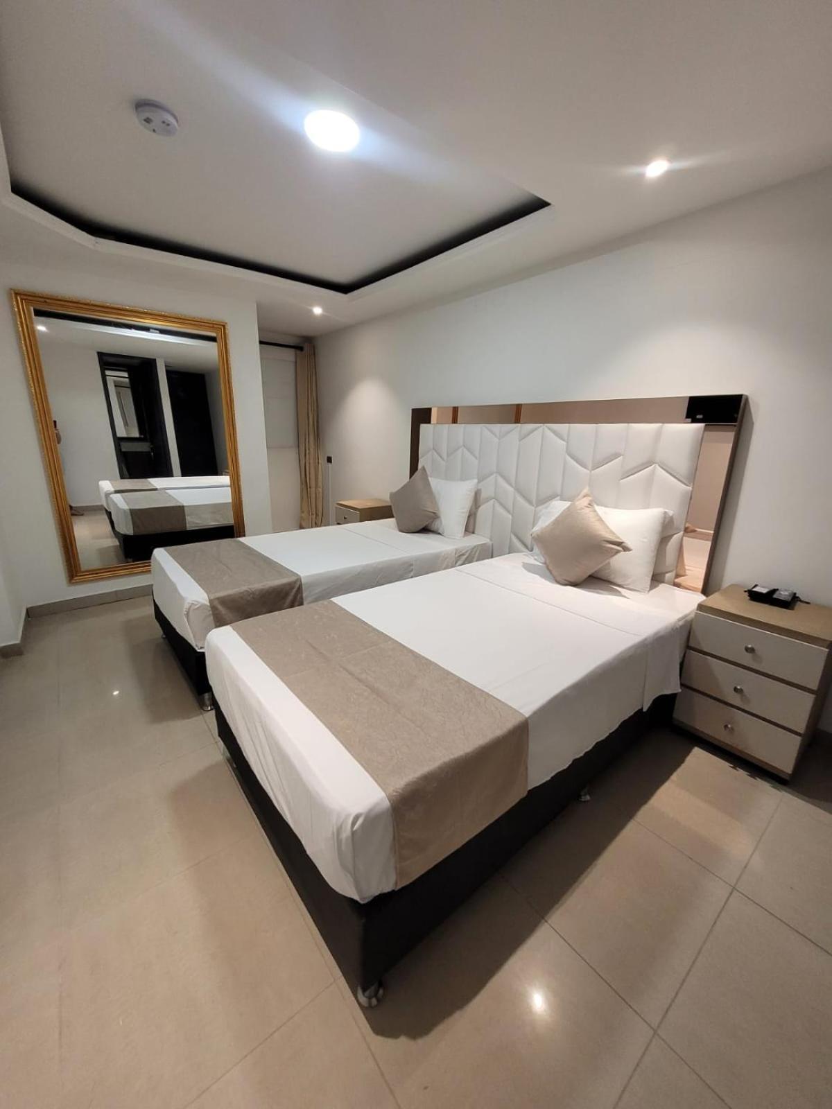 Hotel Med 33 메딜린 외부 사진